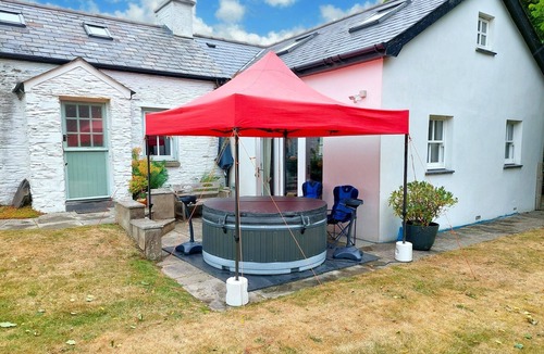 Llangranog Cottage | Brynllin, Llangrannog