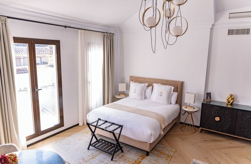 Central District Hotel | Bubaqia House