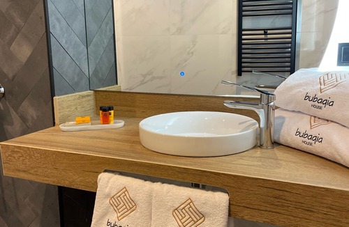 Central District Hotel | Bubaqia House