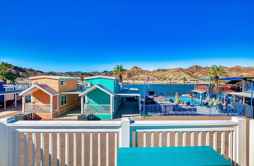 Parker Strip House | Bubbles and Brews, Premium Views at Roadrunner Resort