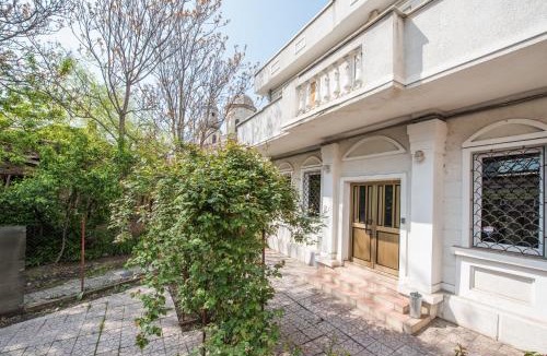 Bucharest City-Centre Apartment | Bucharest City Center Villa - Shabbat Friendly