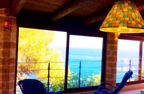 Marina Serra House | Buchtblick-Villa am Meer mit exklusivem Pool by Interhome