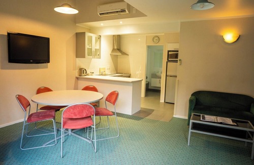 Tawa Hotel | Bucket Tree Lodge