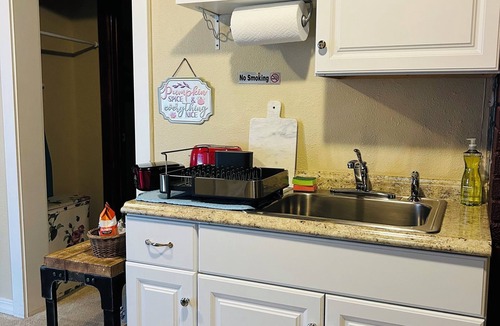 Austintown Apartment | Buckeye Bungalow-Charming 2-bedroom apartment in Youngstown