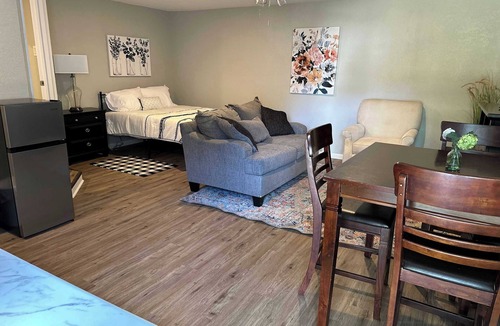 Gilmer Apartment | Buckeye Retreat