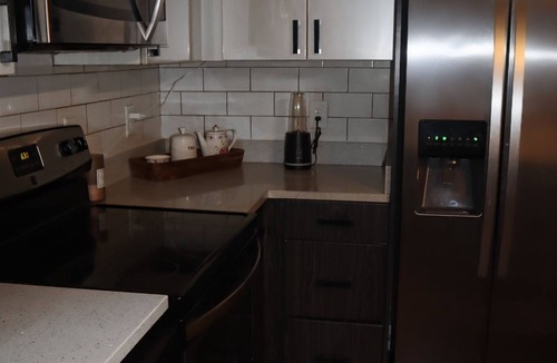 Lindridge-Martin Manor Apartment | 💓 Buckhead PINK PALACE 💓 Free Wine 🍷✨