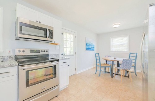 Hampton Apartment | Buckroe Bungalow Buckroe Bungalow Escape to the Beach 2mins Away