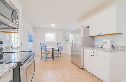 Hampton House | #Buckroe Bungalow ~Escape to the Beach 2mins Away!
