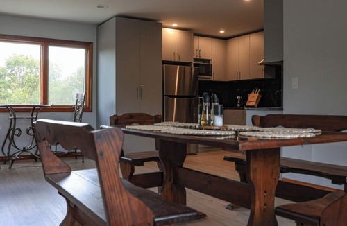 Penns Park Apartment | Bucks County Home Nature Animals Farm Baby Emus Philadelphia Princeton New Hope