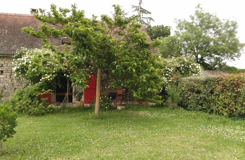 Saint-Martin-de-Vers House | Bucolic charm and poetry of an old Lotoise barn