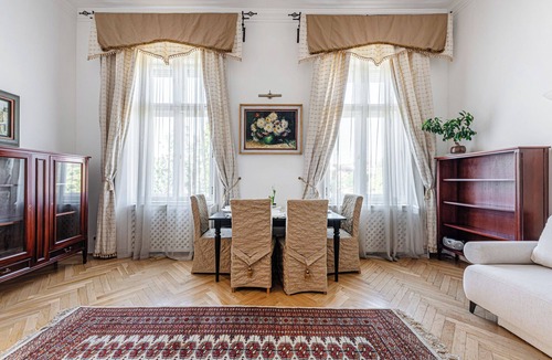 Taban Apartment | Budapest Classic Charm | 2Br + Cornertub + Smarttv
