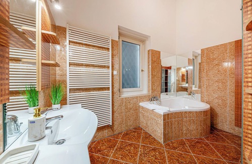 Taban Apartment | Budapest Classic Charm | 2Br + Cornertub + Smarttv