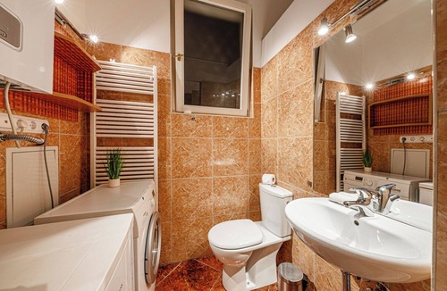 Taban Apartment | Budapest Classic Charm | 2Br + Cornertub + Smarttv