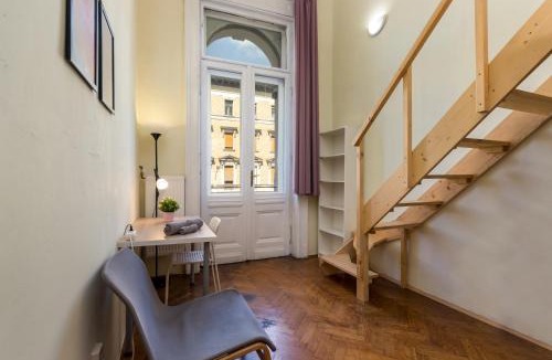 Nepszinhaz negyed House | Budapest Three Cats Hostel