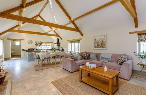 Dyrham Cottage | Budding - sleeps 8 guests in 4 bedrooms