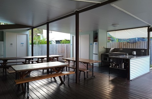 Happy Valley Hostel | BUDGET ACCOMMODATION Creature Comforts: Marloo Unit - Better than camping!