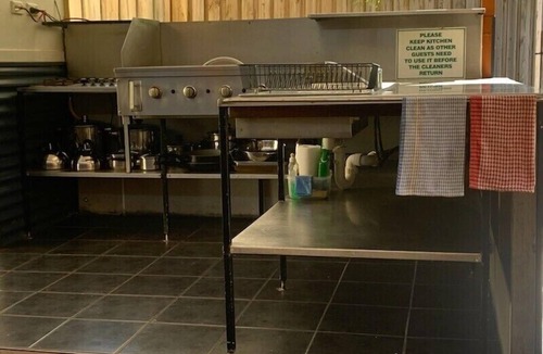 Happy Valley Hostel | BUDGET ACCOMMODATION Creature Comforts: Marloo Unit - Better than camping!