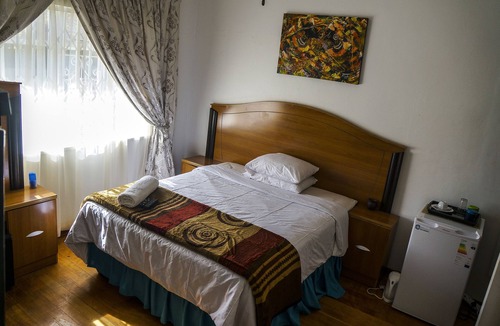 Kempton Park House | Budget Accommodation at OR Tambo International Airport