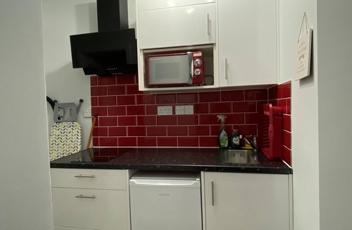 Stepney Green Apartment | Budget Comfortable Studio In City Center for 4 PPL