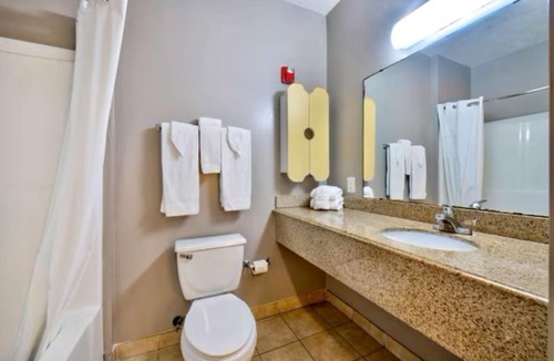 Beaumont Hotel | Budget-Friendly 2 - Units Near Jinks Pond – Suitable for Families + Travelers