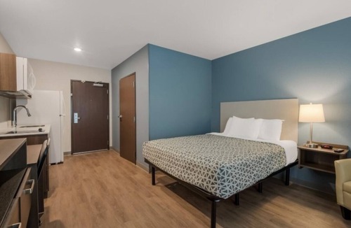 Moreno Valley Hotel | Budget-friendly Accommodation! FREE Parking, Kitchen, Pets Allowed!