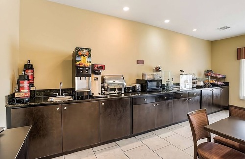 Saint Landry Hotel | Budget-Friendly Accommodations in Knights Inn Bunkie! Pool, Free Parking