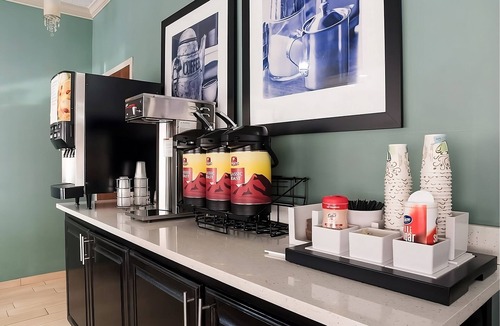 Tupelo Hotel | Budget-friendly Accommodation | Free Breakfast, Pets Allowed | Near Tupelo Zoo