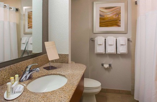 South Lowell Hotel | Budget-Friendly Bliss! 2 Posh Units, Close to New England Quilt Museum