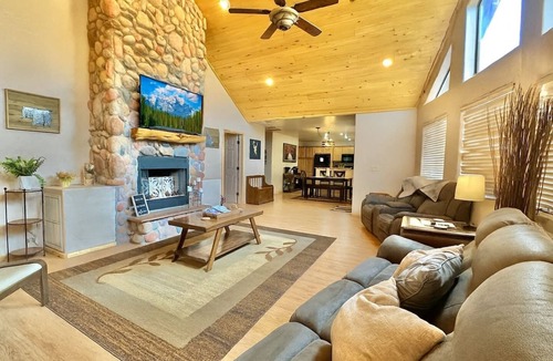 Zane Grey House | Budget Friendly Cabin with two Fire Pits