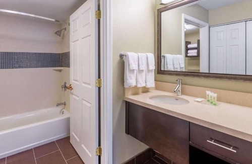 Anaheim Resort Resort | Budget-Friendly Getaway! 2 Modern Units, Pet-Friendly, with Free Breakfast