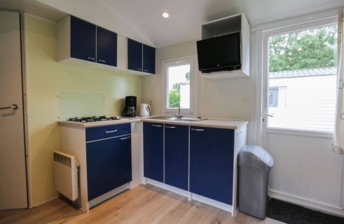Terwolde House | Budget-friendly mobile home for 4 people, simply furnished.