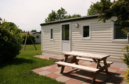 Terwolde House | Budget-friendly mobile home for 4 people, simply furnished.