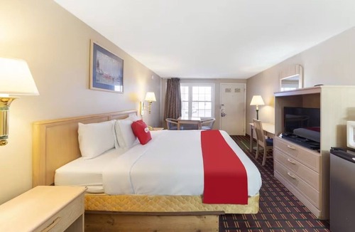 Seneca Falls Hotel | Budget-Friendly Room near Cayuga-Seneca Canal w/Easy Access to Finger Lakes