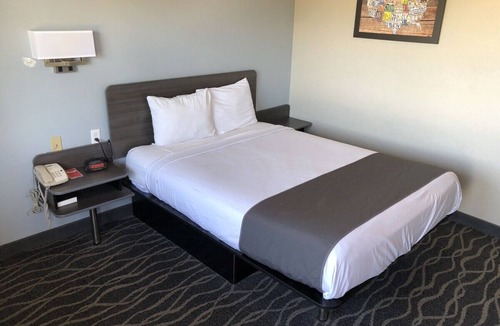 West Memphis Hotel | Budget-Friendly Room with All You Need for a Comfy Memphis Visit | Free Parking