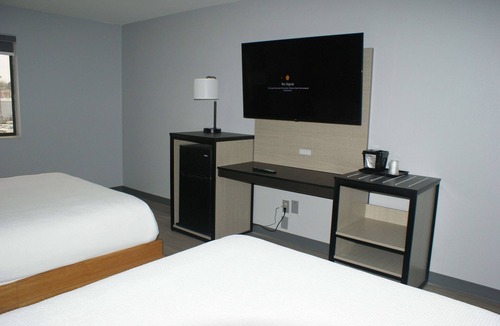Van Buren Hotel | Budget-friendly Room Perfect for Couple Stay | Complimentary Breakfast