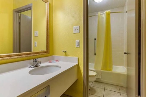 Douglas Hotel | Budget-Friendly Room w/King Bed & Outdoor Pool