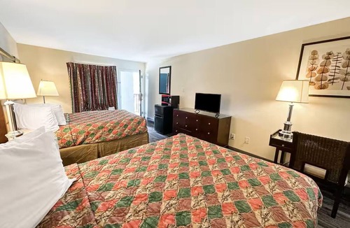Ridgeway Hotel | Budget-Friendly Room w/Free Parking & Easy I-77 Access – Value Focused