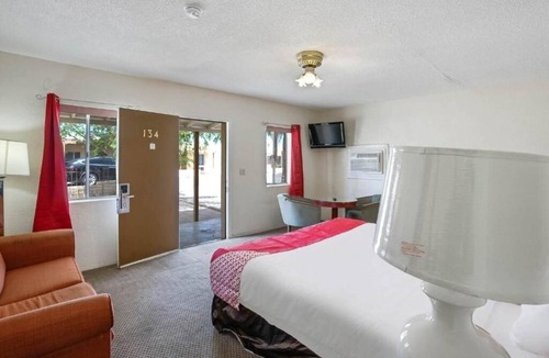 Yuma Hotel | Budget-Friendly Room with Queen Bed Near Yuma International Airport - 2.2 miles