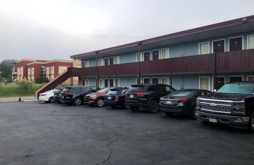 Grissom - Highland Hotel | Budget-Friendly Stay near Virginia Tech University with Free Parking