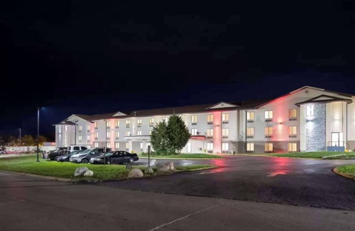 Lovington Hotel | Budget-friendly Stay Ready for Family | Three Rooms Short Drive from Downtown