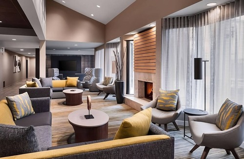 Middletown Hotel | Budget-Friendly Stay Near Easton's Beach, Pets Are Welcome & Free Parking!