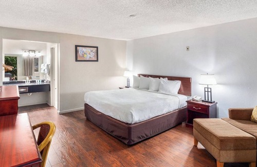 Renton Hotel | Budget-Friendly Stay w/Essential Comforts Close to Seattle-Tacoma Airport