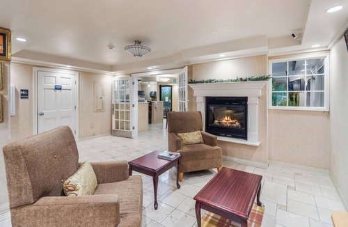Renton Hotel | Budget-Friendly Stay w/Essential Comforts Close to Seattle-Tacoma Airport