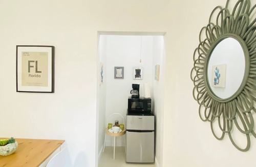East Little Havana Apartment | Budget Friendly Studio 1 block from Calle 8