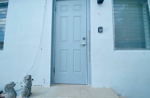 East Little Havana Apartment | Budget Friendly Studio 1 block from Calle 8