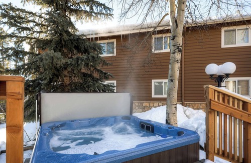 Breckenridge Condo | Budget-Friendly Top Floor Unit in Downtown - Walk to Shopping/Dining | PM7B
