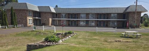 Ironwood Hotel | Budget Host Inn