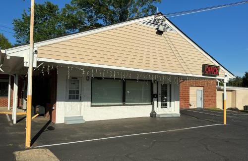 Bermuda Hotel | Budget inn, Chester VA
