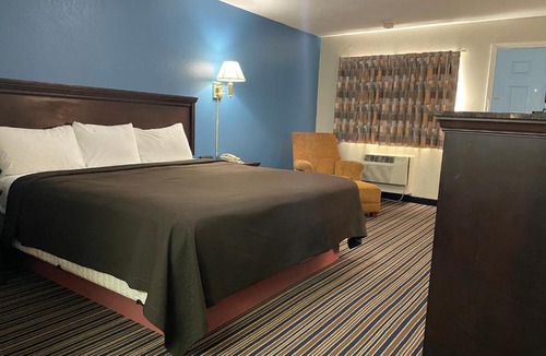 Bourbon Hotel | Budget Inn Motel