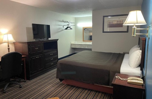 Bourbon Hotel | Budget Inn Motel